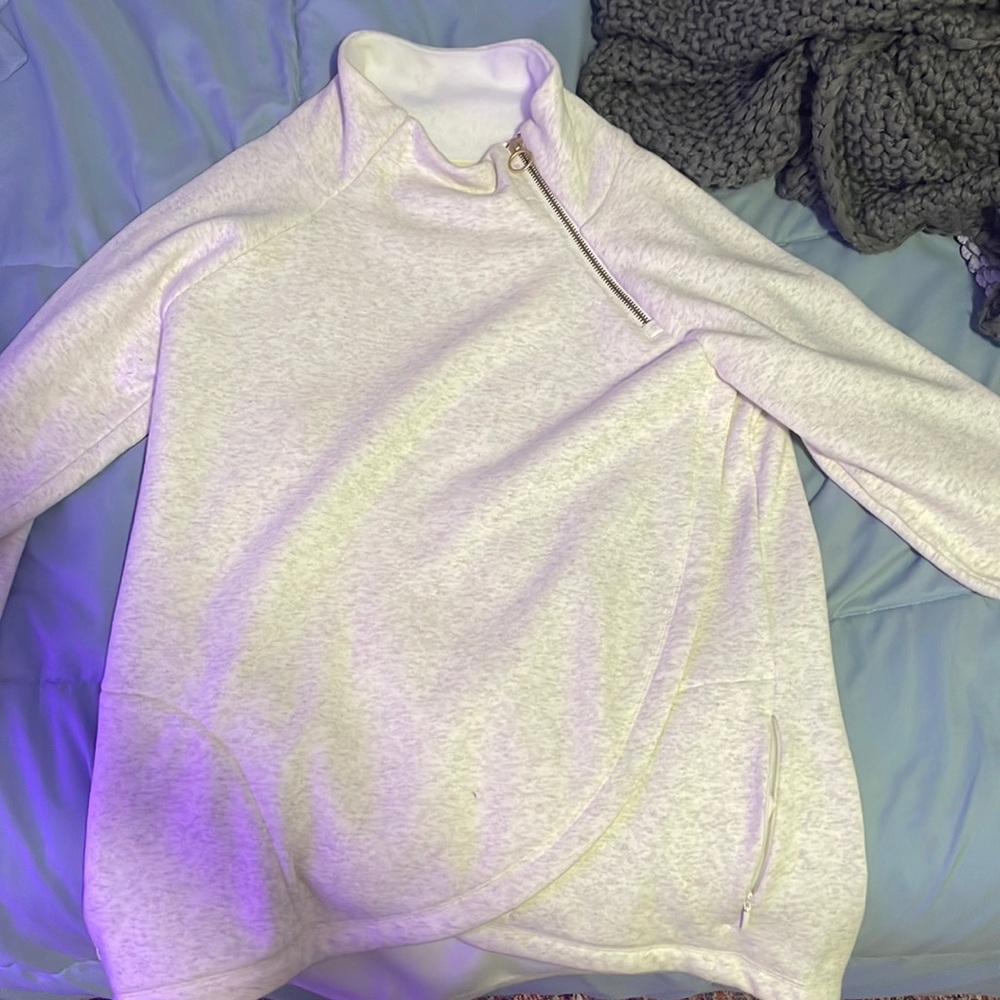 Athleta pranayama wrap size M. Worn a couple times.